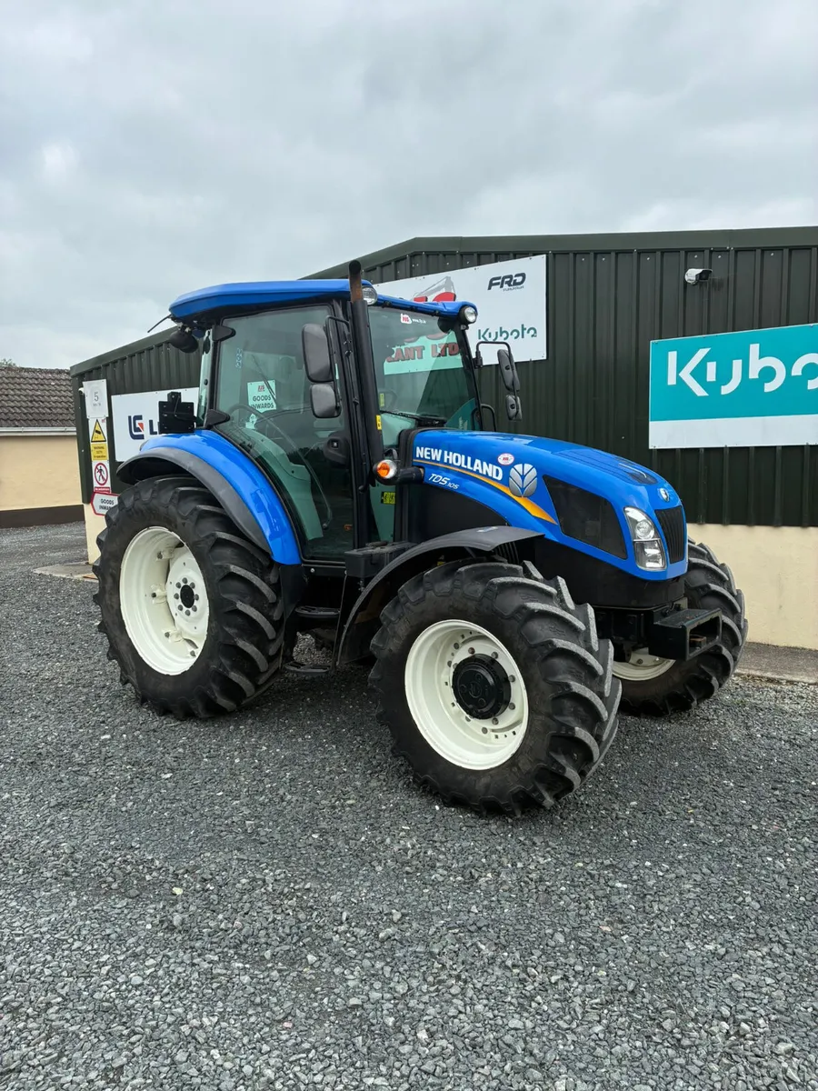 New Holland TD5.105 Tractor - Image 1