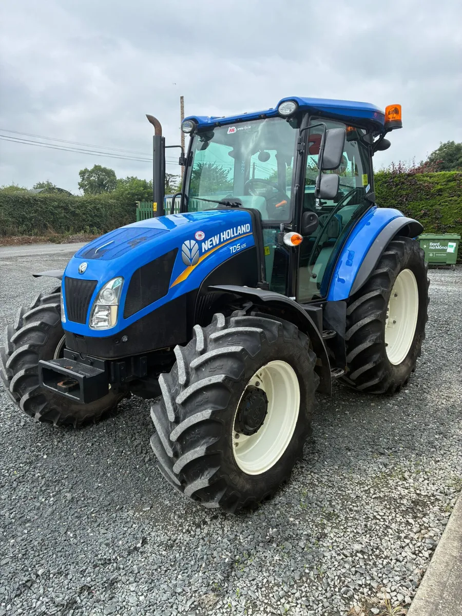 New Holland TD5.105 Tractor - Image 4