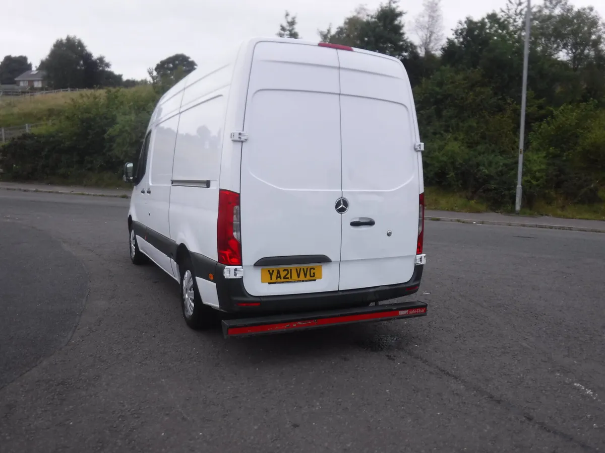Mercedes Sprinter 2021 mwb high roof . 56795 miles - Image 4