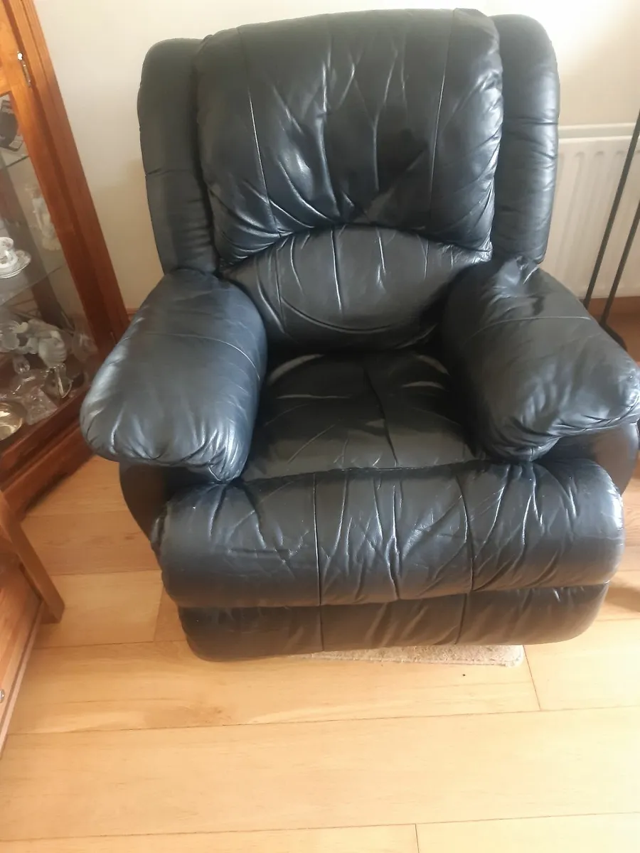 Living room couch and chairs - Image 2