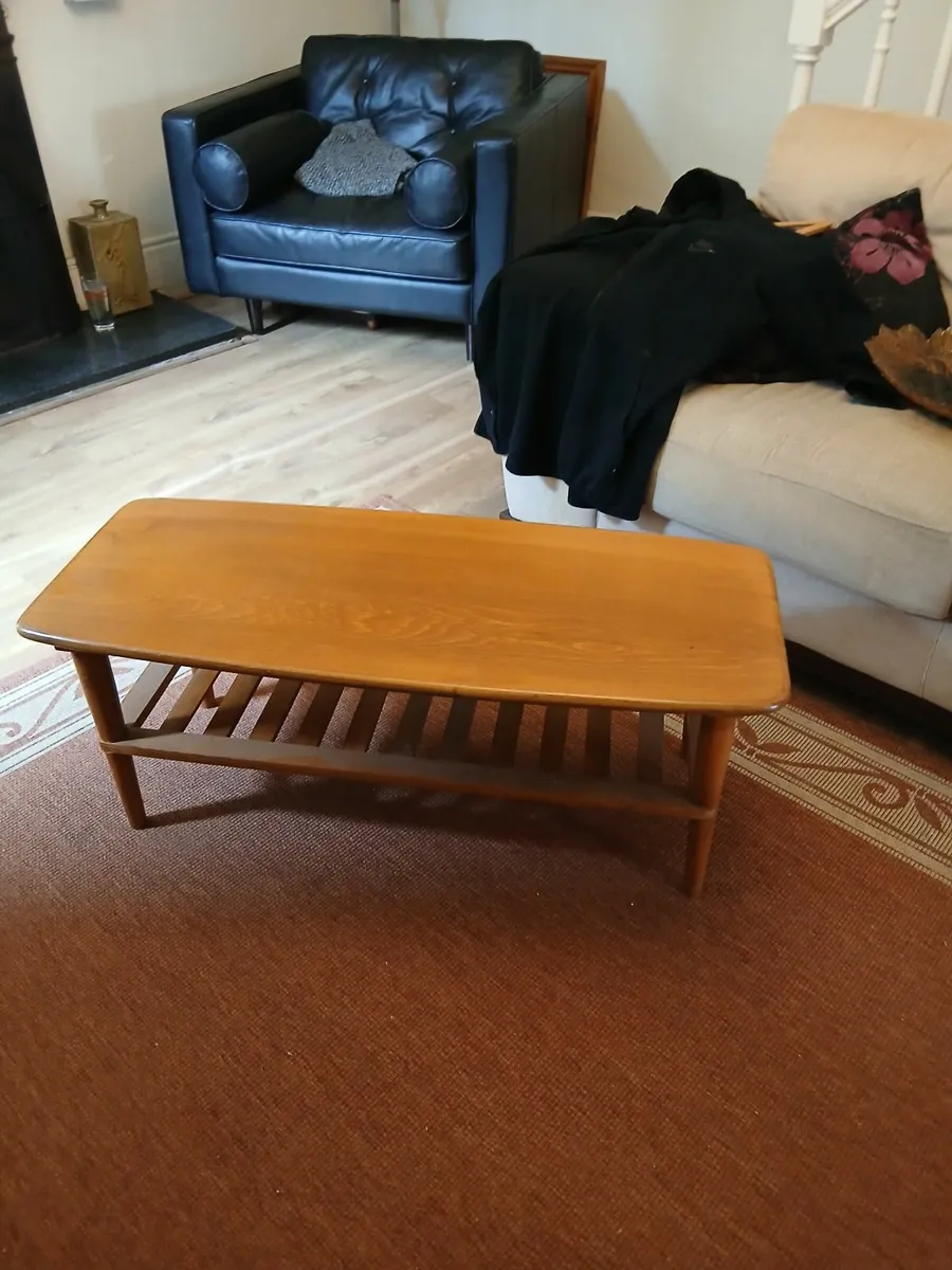 Vintage mid century 2 tier coffee table in mint co - Image 1