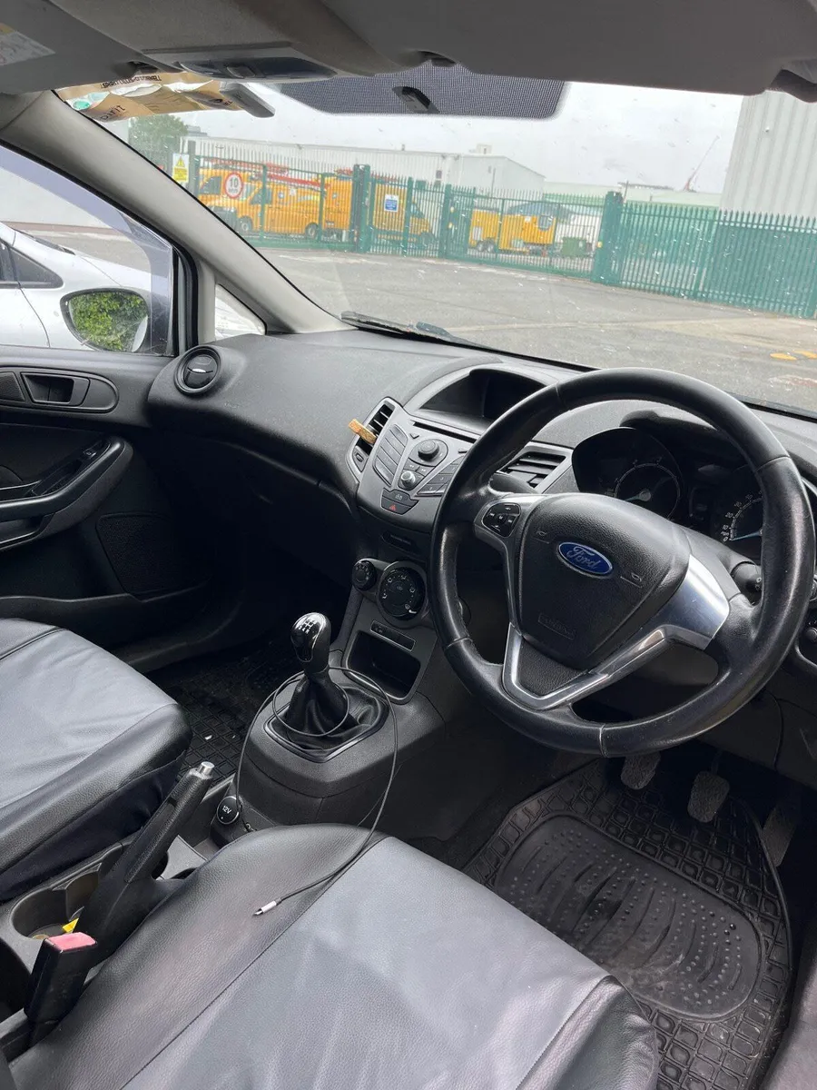 FORD FIESTA 1.6 TDCI ECONETIC TECH 3DR VAN - Image 2