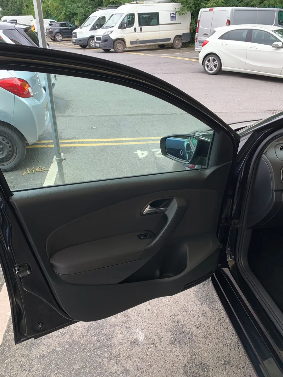 Volkswagen Polo 2012 - Image 2
