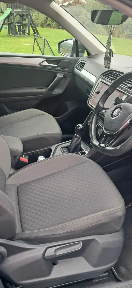 Volkswagen Tiguan 2019 - Image 2