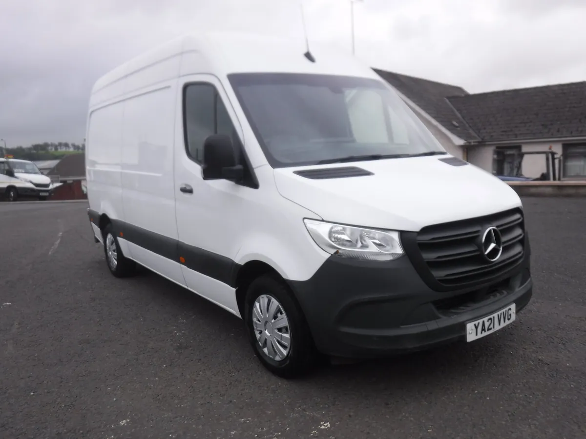 Mercedes Sprinter 2021 mwb high roof . 56795 miles - Image 2