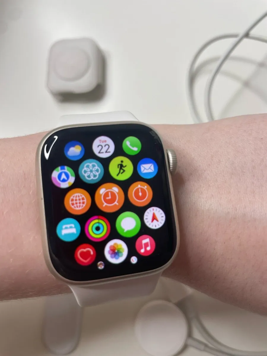 Apple Watch Series 8 41mm Starlight - Image 1