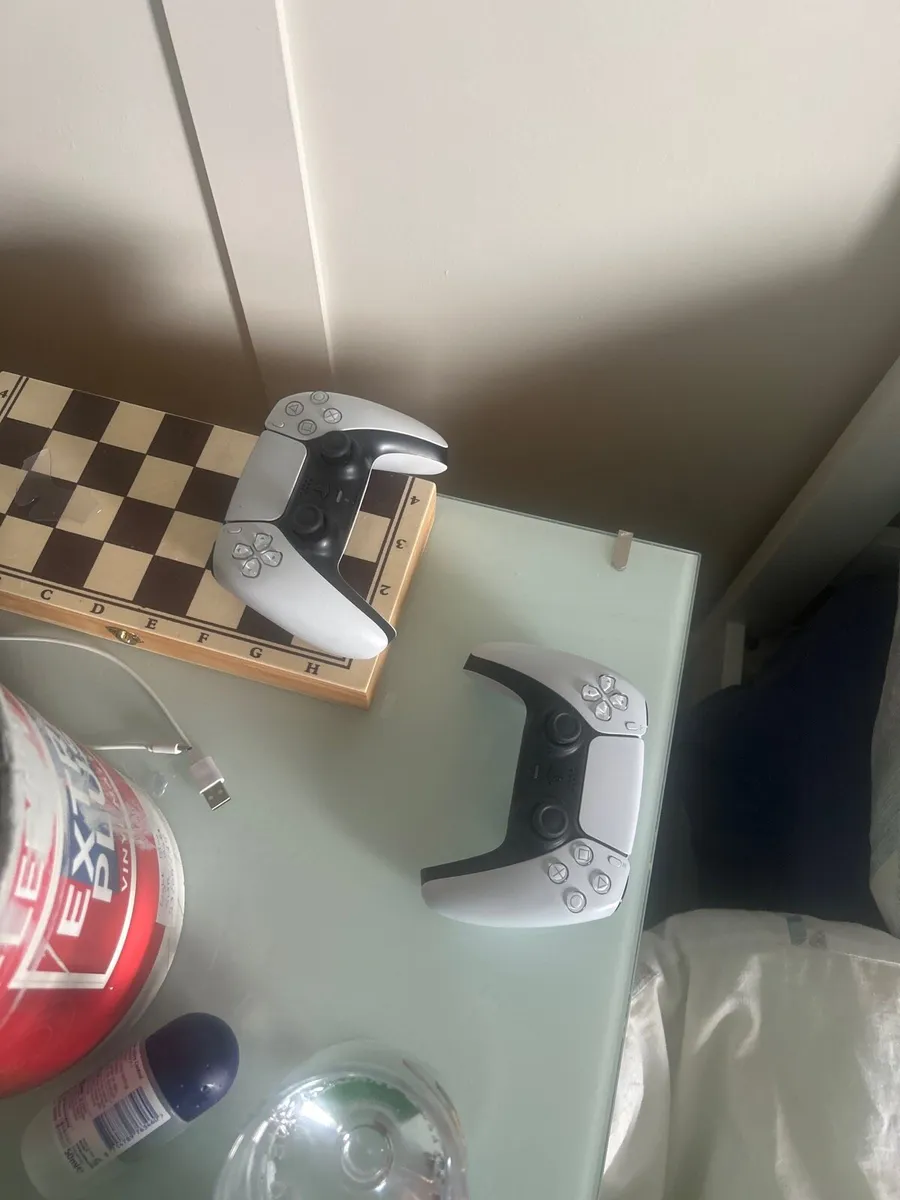 Ps5 controllers x2