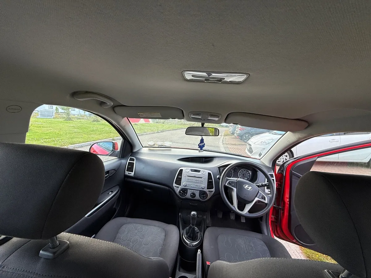Hyundai i20 -great condition - Image 2
