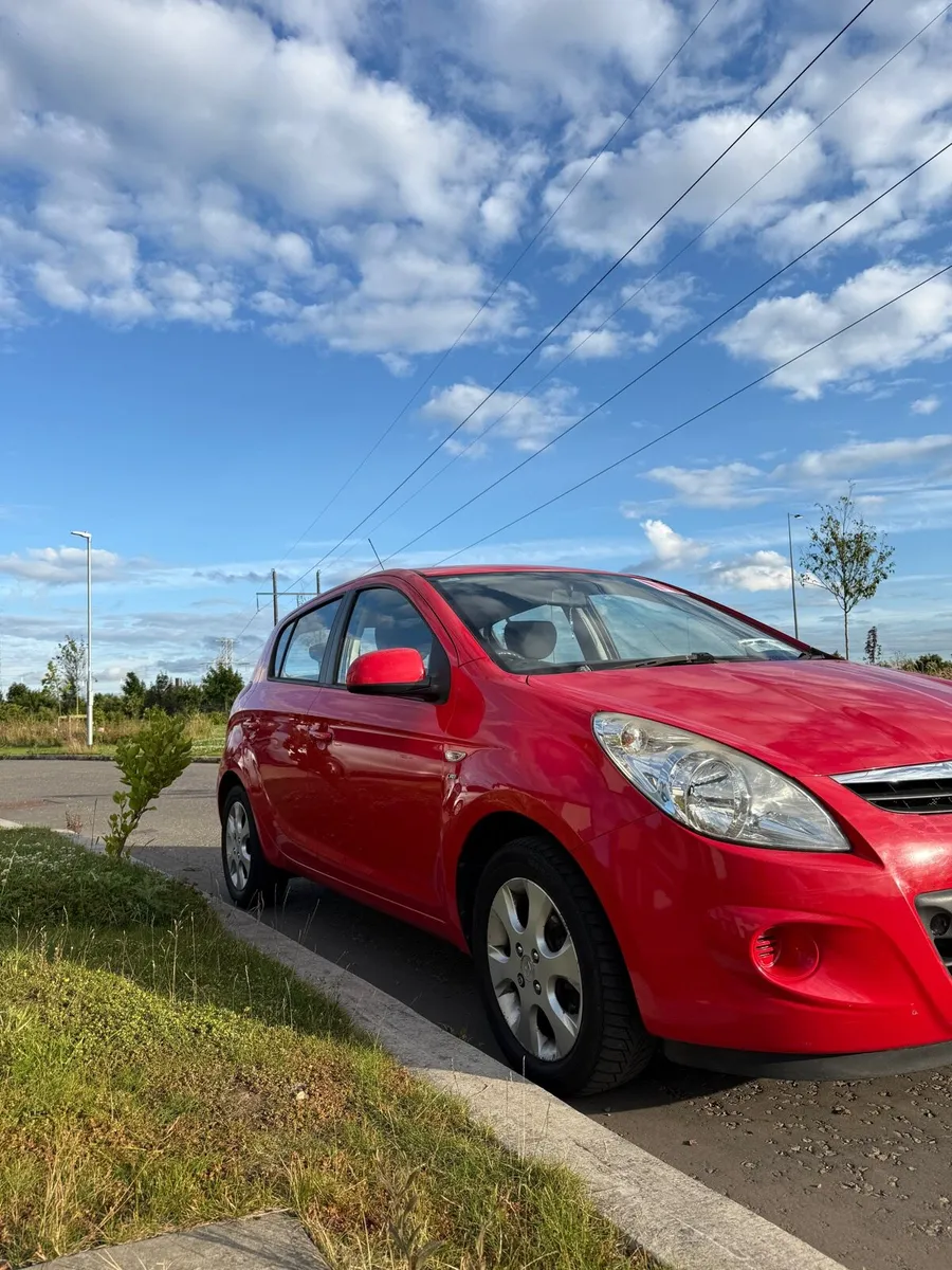 Hyundai i20 -great condition - Image 4