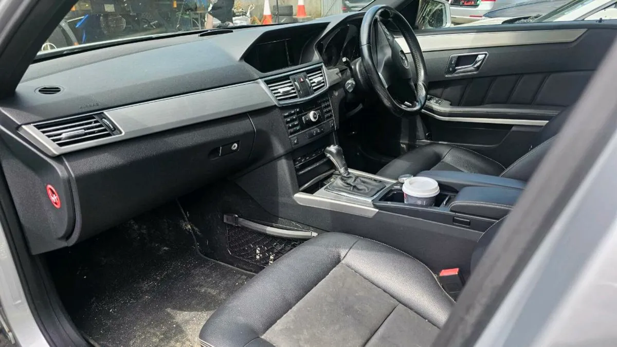 2011 MERCEDES E200 CDI - Image 3