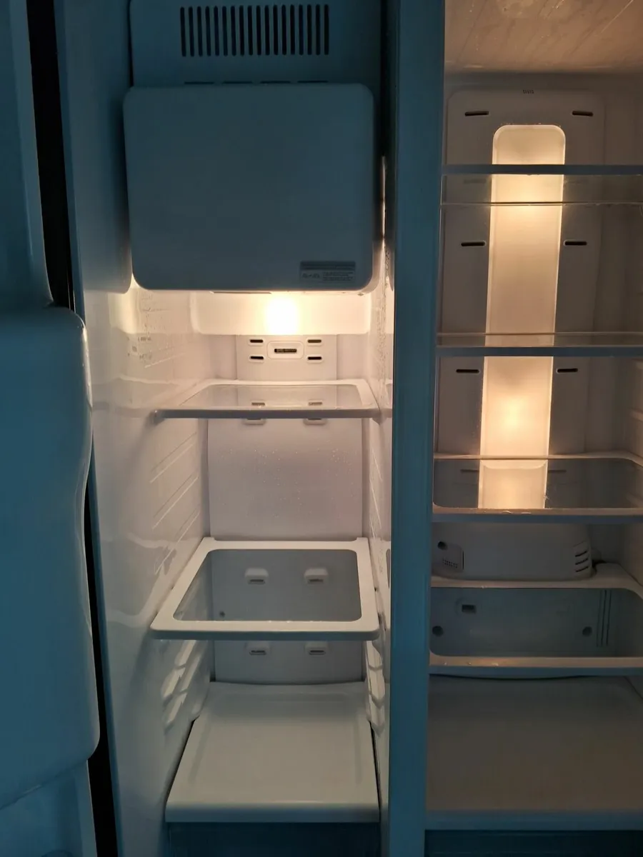 SAMSUNG AMERICAN FRIDGE AND FREEZER - Image 2