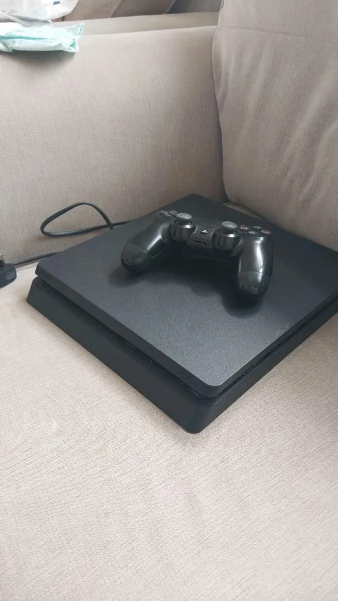 PS4 860gb slim - Image 1