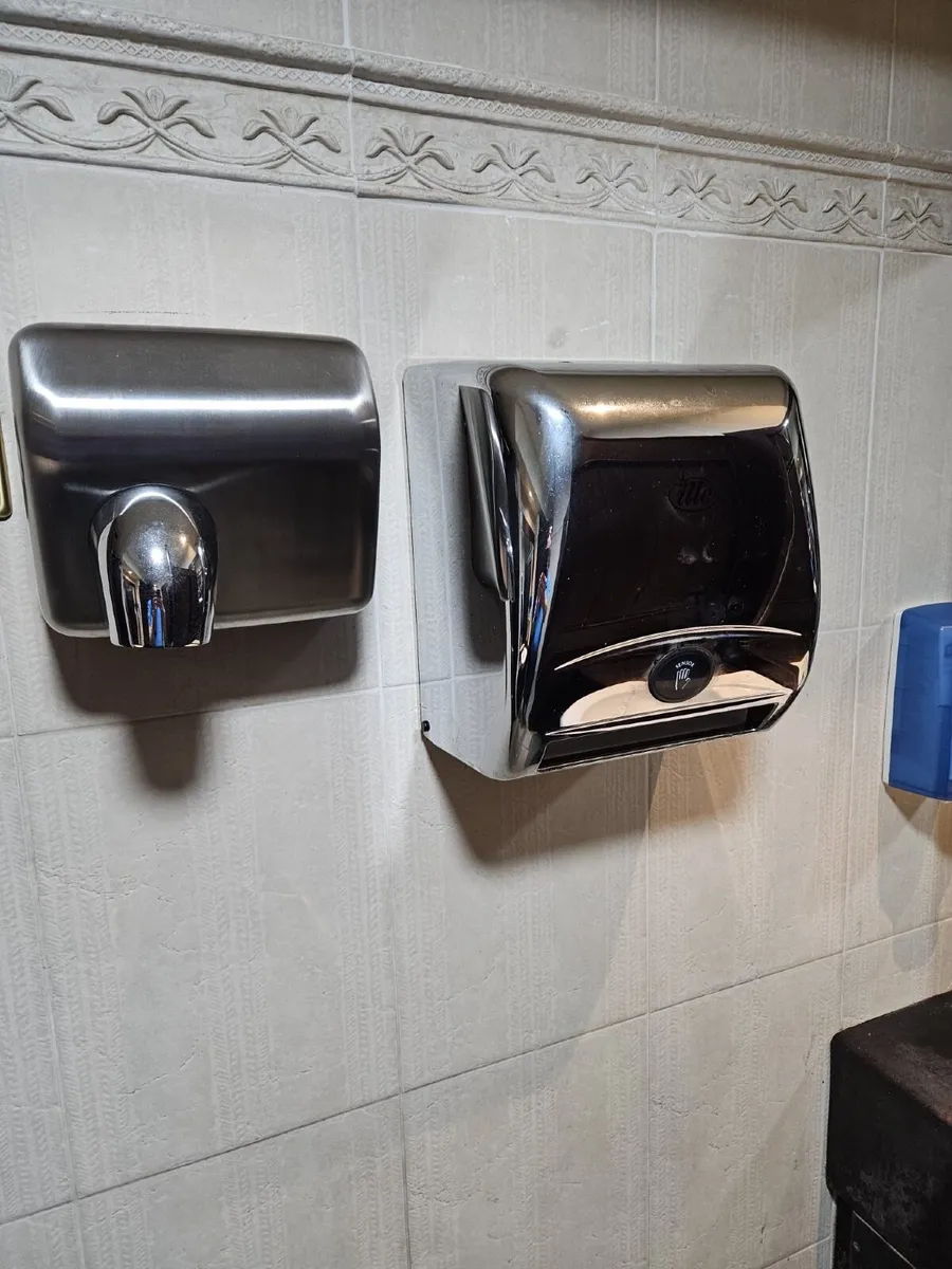 Hand dryer - Image 1