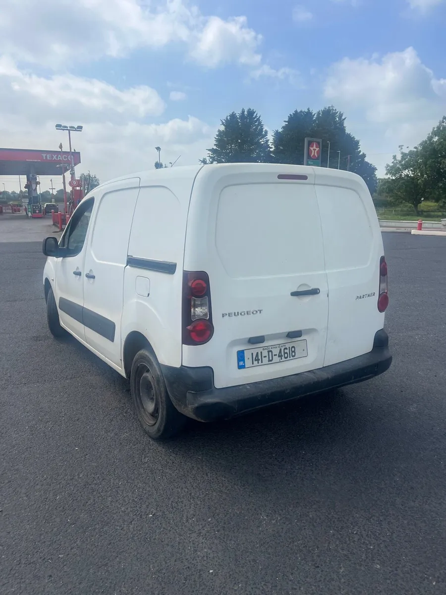 Van in test - Image 3