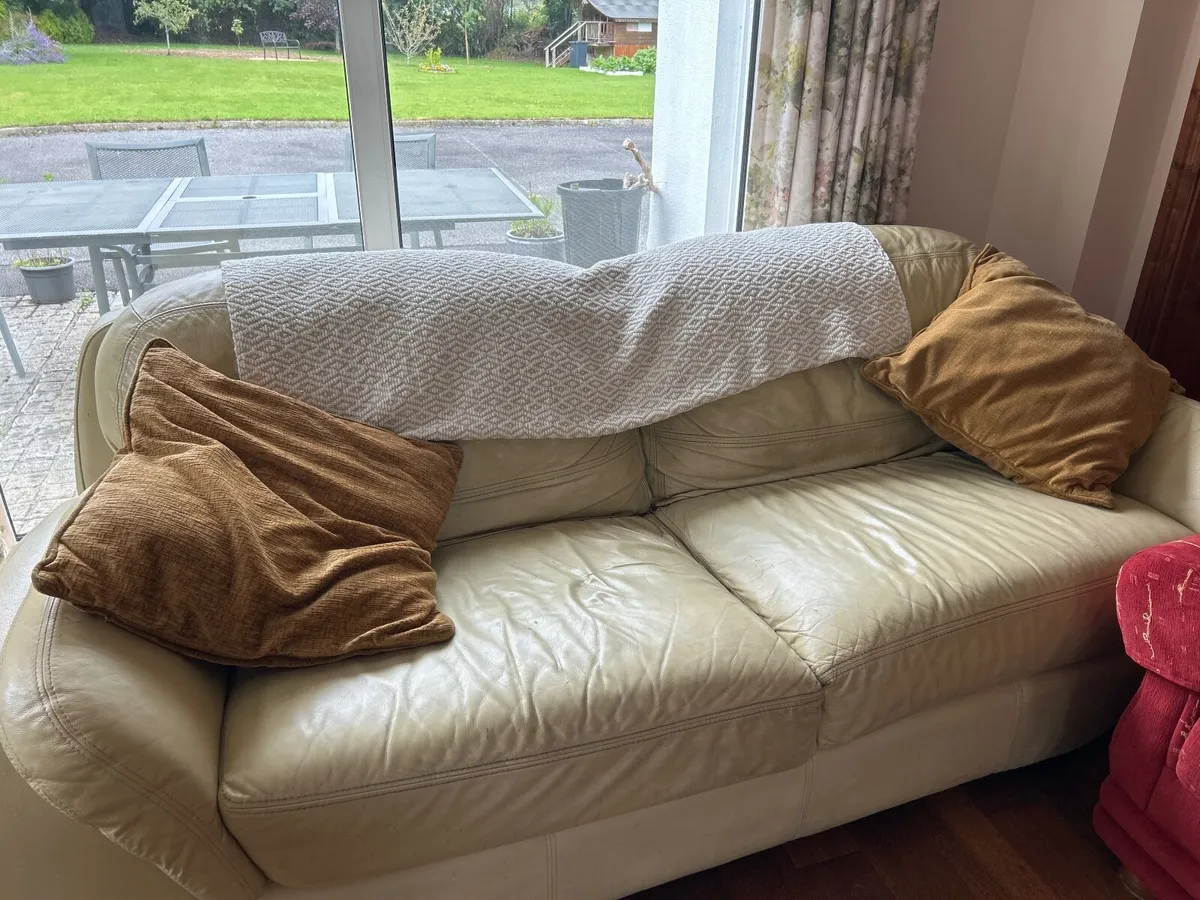 3 seater cream leather sofa - Image 3