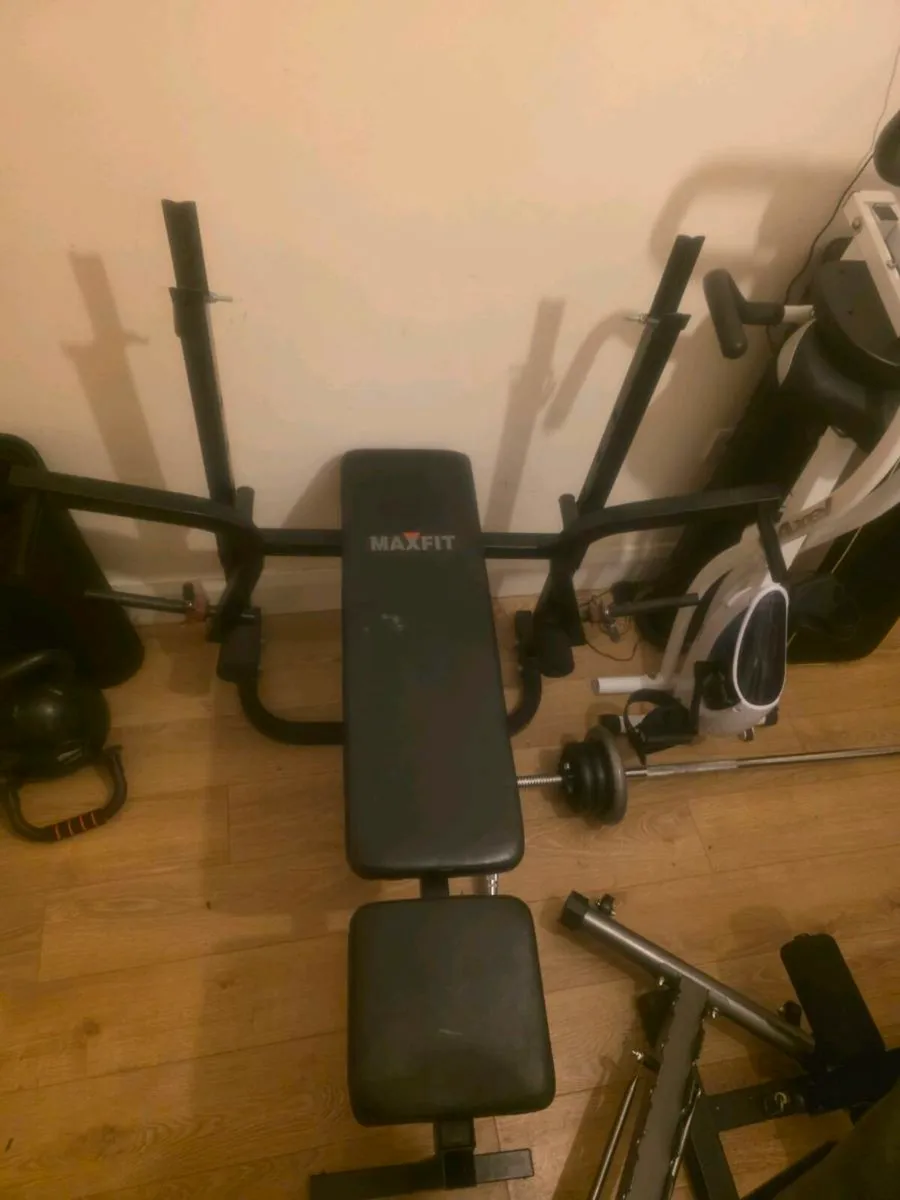 BENCH WITH 20KG WEIGHT & BAR - Image 1