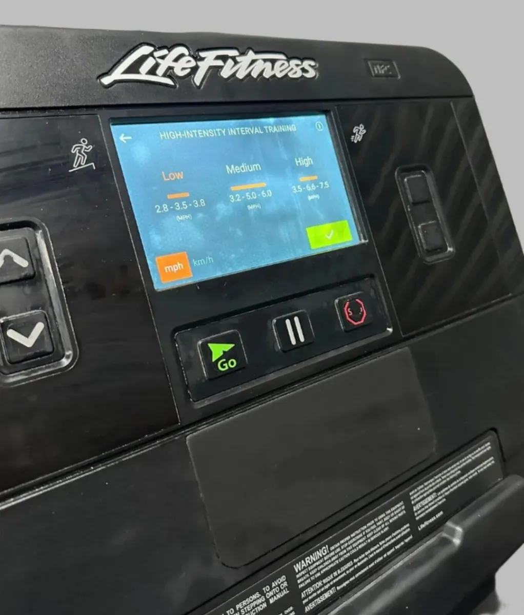 Life fitness treadmill - Image 3