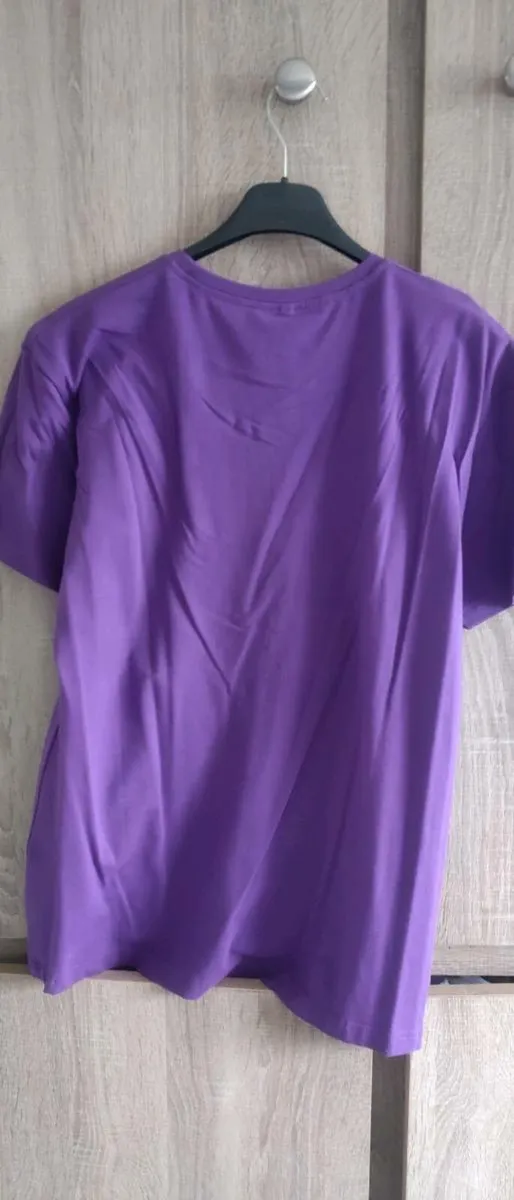 Man t shirt size fits s sm - Image 3