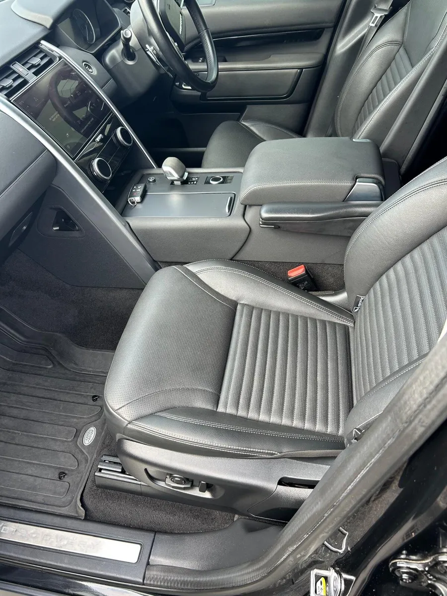2022 Land Rover Discovery Campaign Edition SE - Image 4