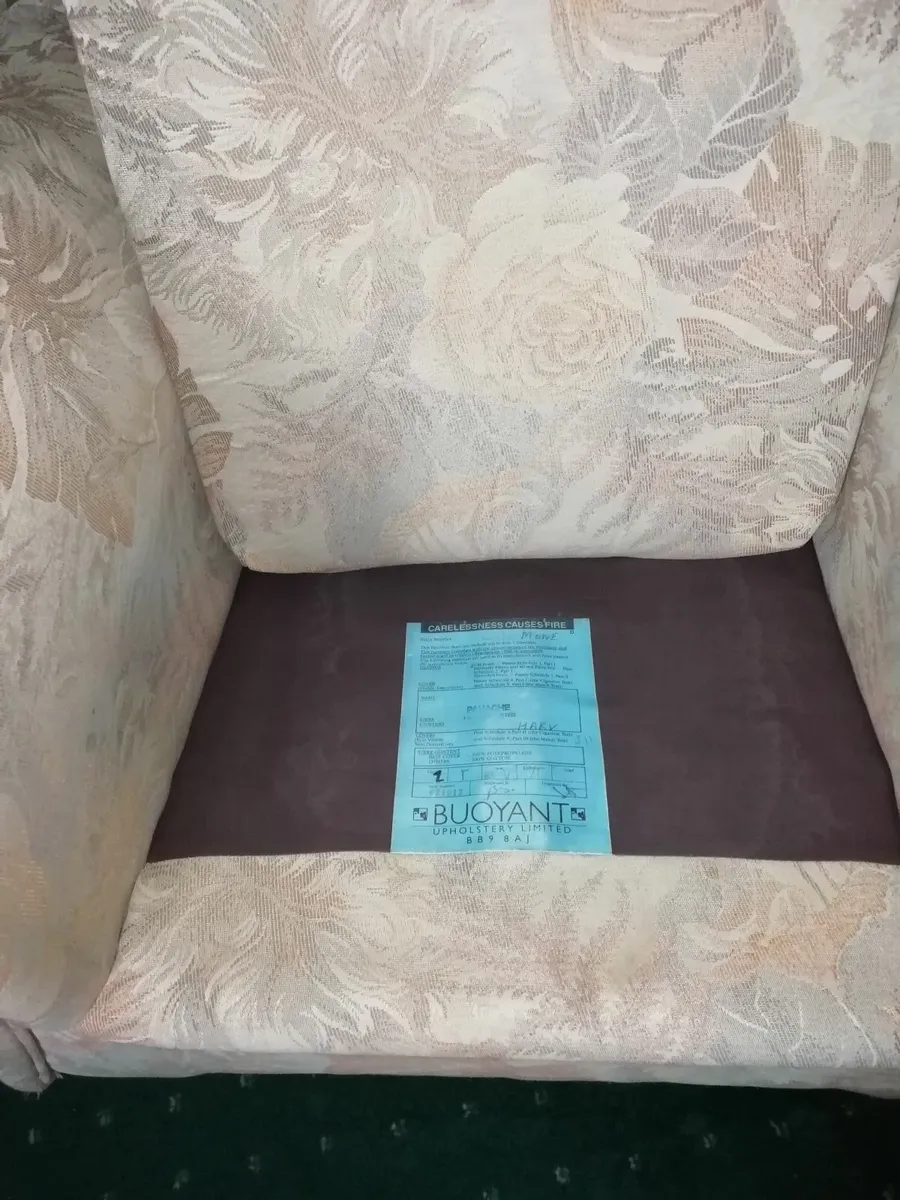 Three piece Suite - Image 3