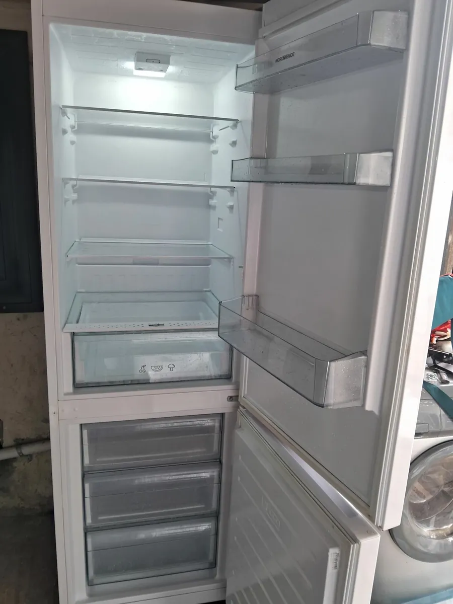 FRIDGE AND FREEZER - Image 3