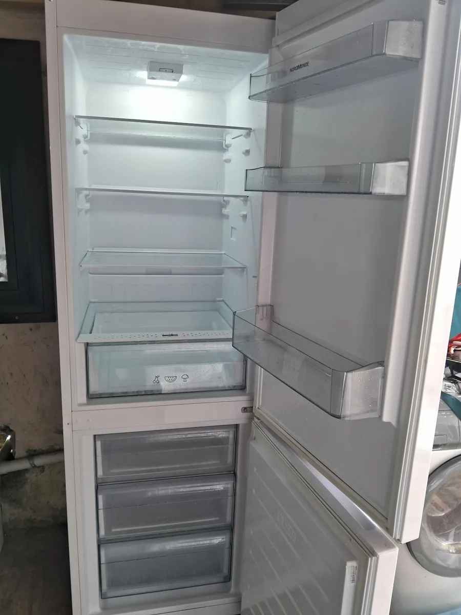FRIDGE AND FREEZER - Image 4