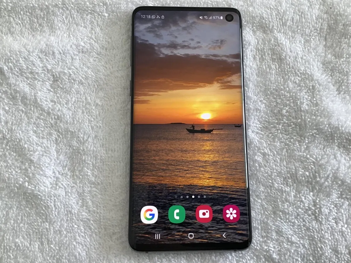 Mint Condition Phone - Great Price - Image 1