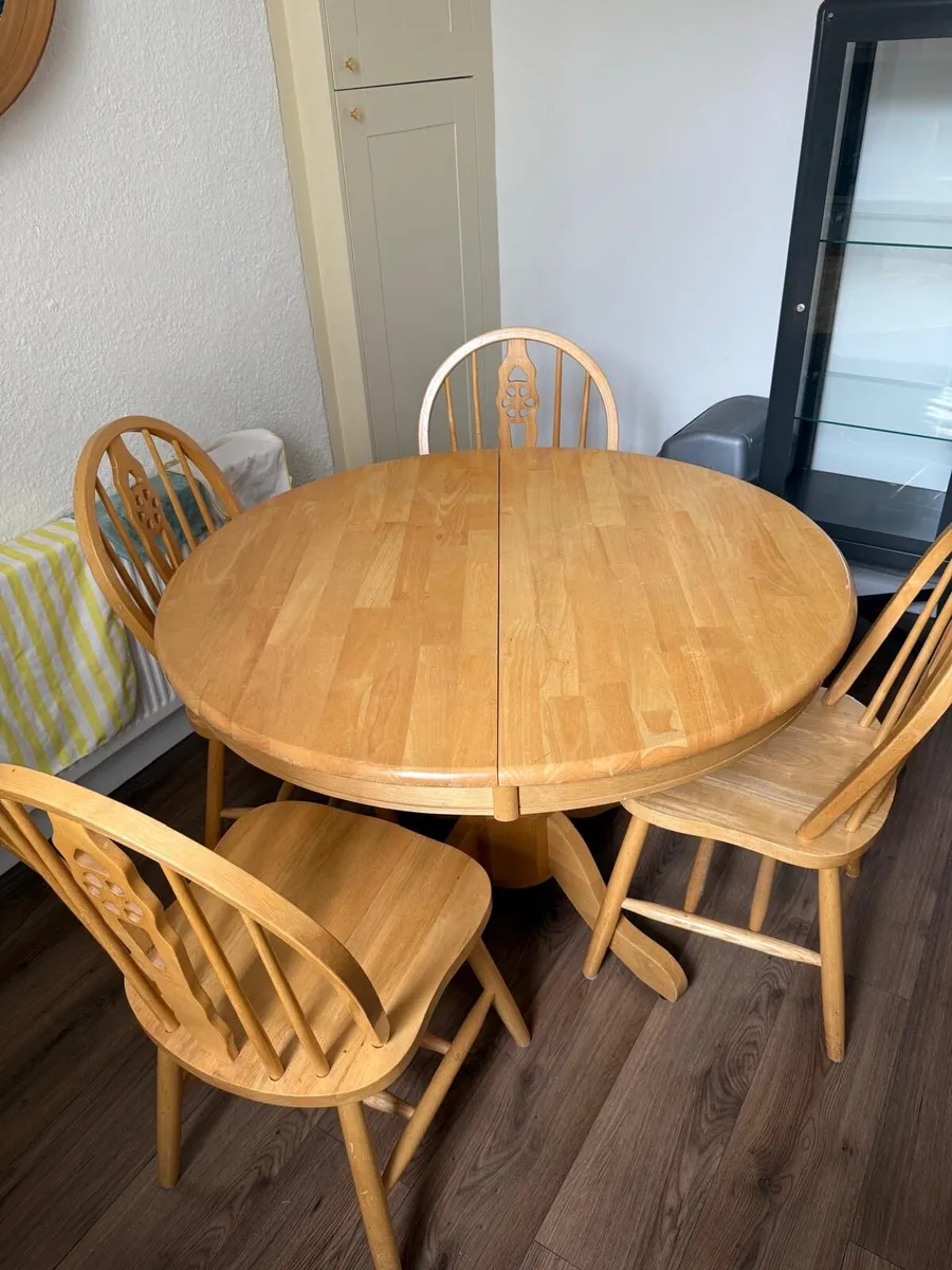 Mid-century kitchen table and 6 dining chairs - Image 1