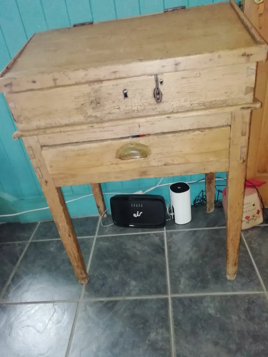 Antique Pine Teacher's desk - Image 3