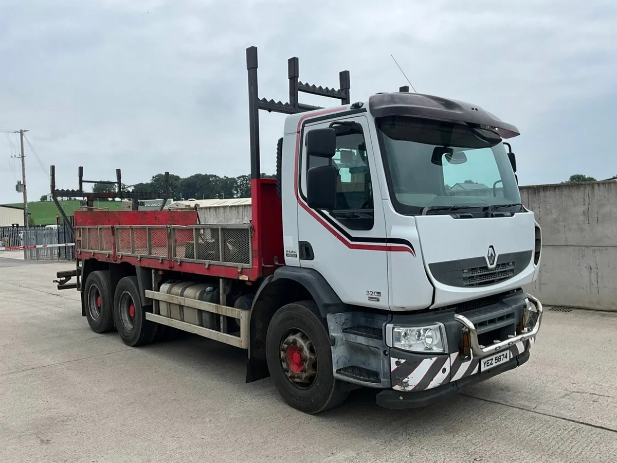 RENAULT PREMIUM 6X4 26 TON POLE LORRY - Image 1