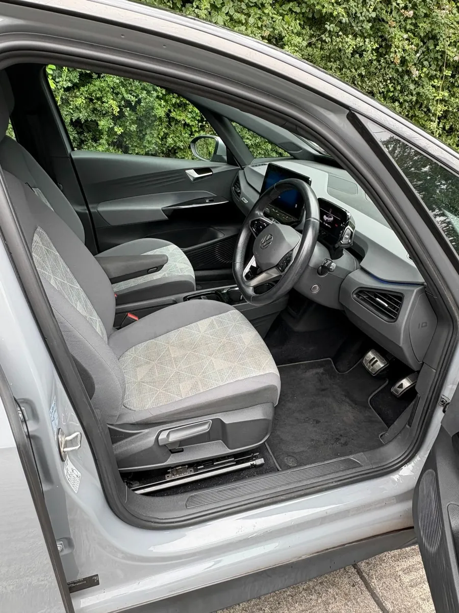 Volkswagen ID.3   2020  *EXTREMELY LOW MILAGE* - Image 2