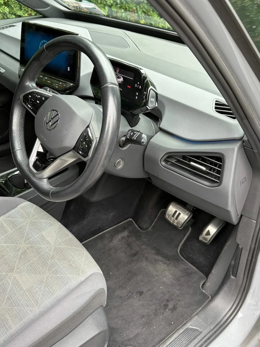 Volkswagen ID.3   2020  *EXTREMELY LOW MILAGE* - Image 4
