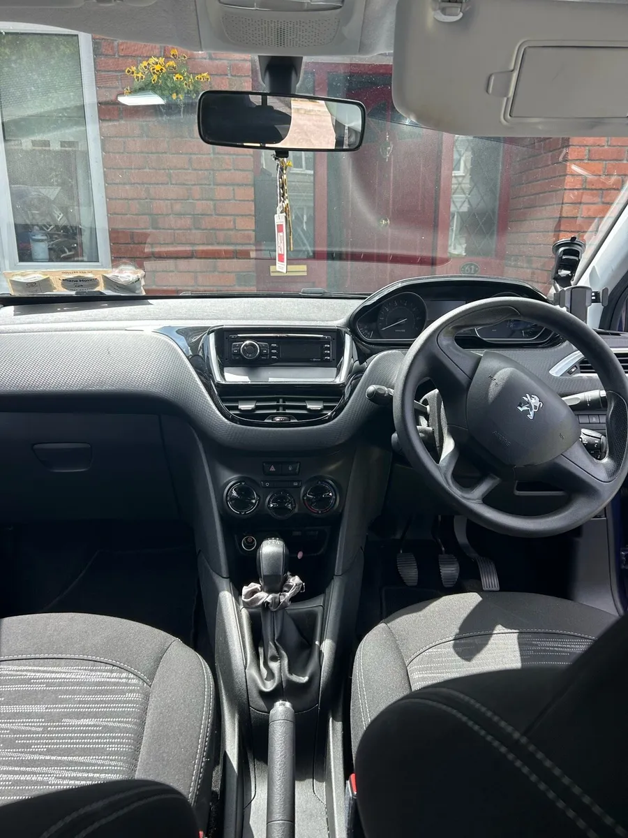 171 Peugeot 208- 1.2- Manual - Image 4