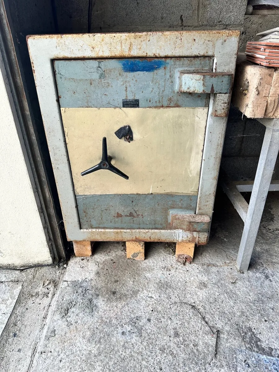 Dudley safe - Image 2