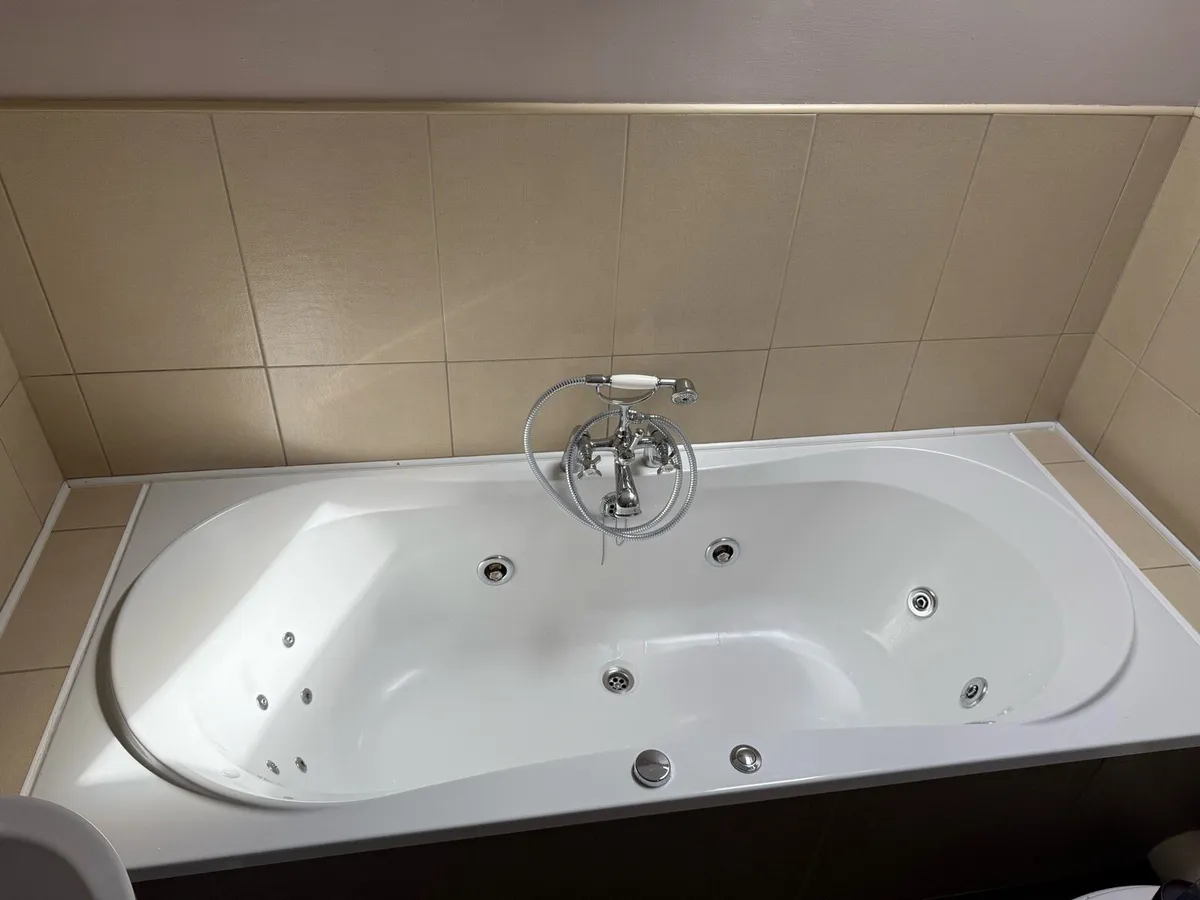 Jacuzzi Bath - Image 2