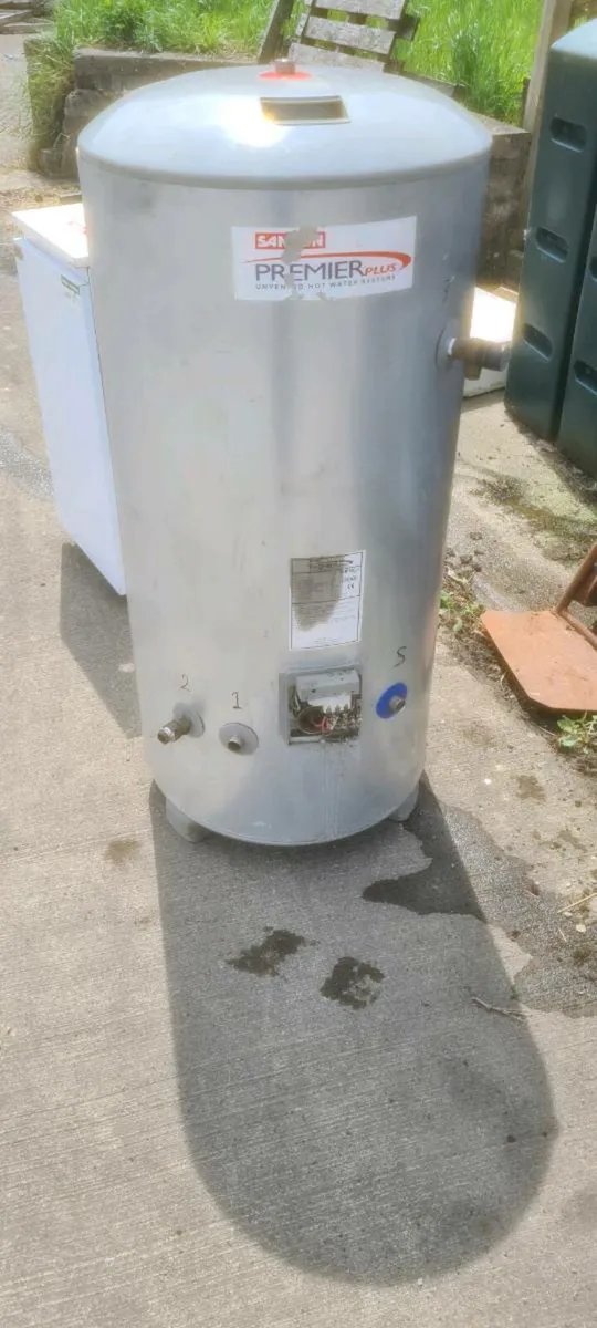 Fire bird oil boiler, hot water cylinder and oil t - Image 4