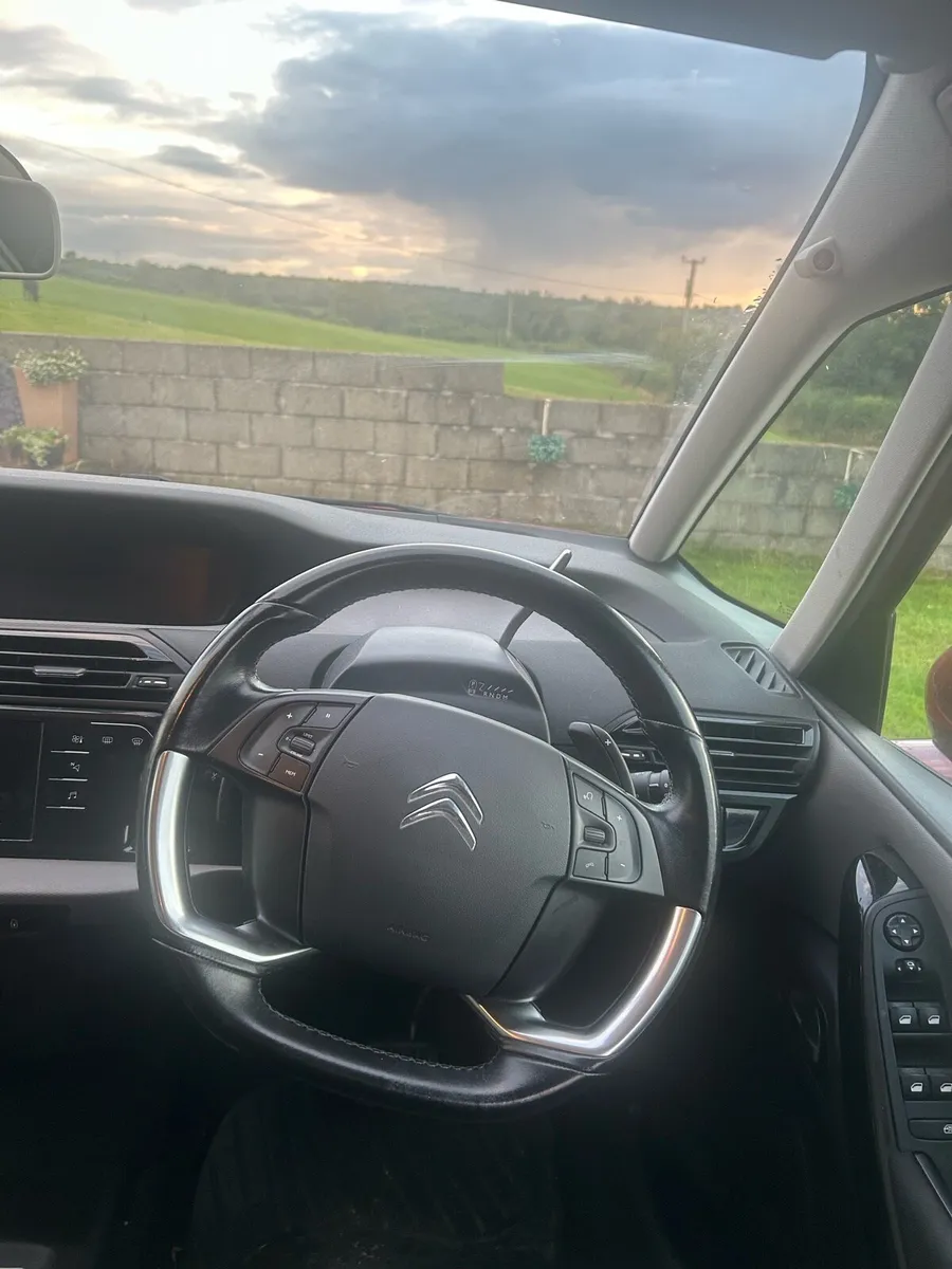 Car - Image 4