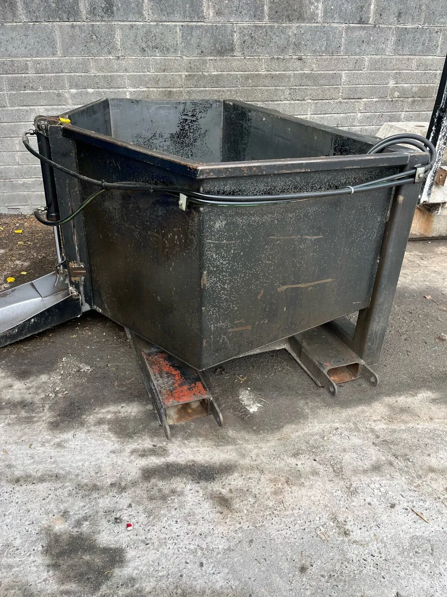 Concrete skip - Image 1