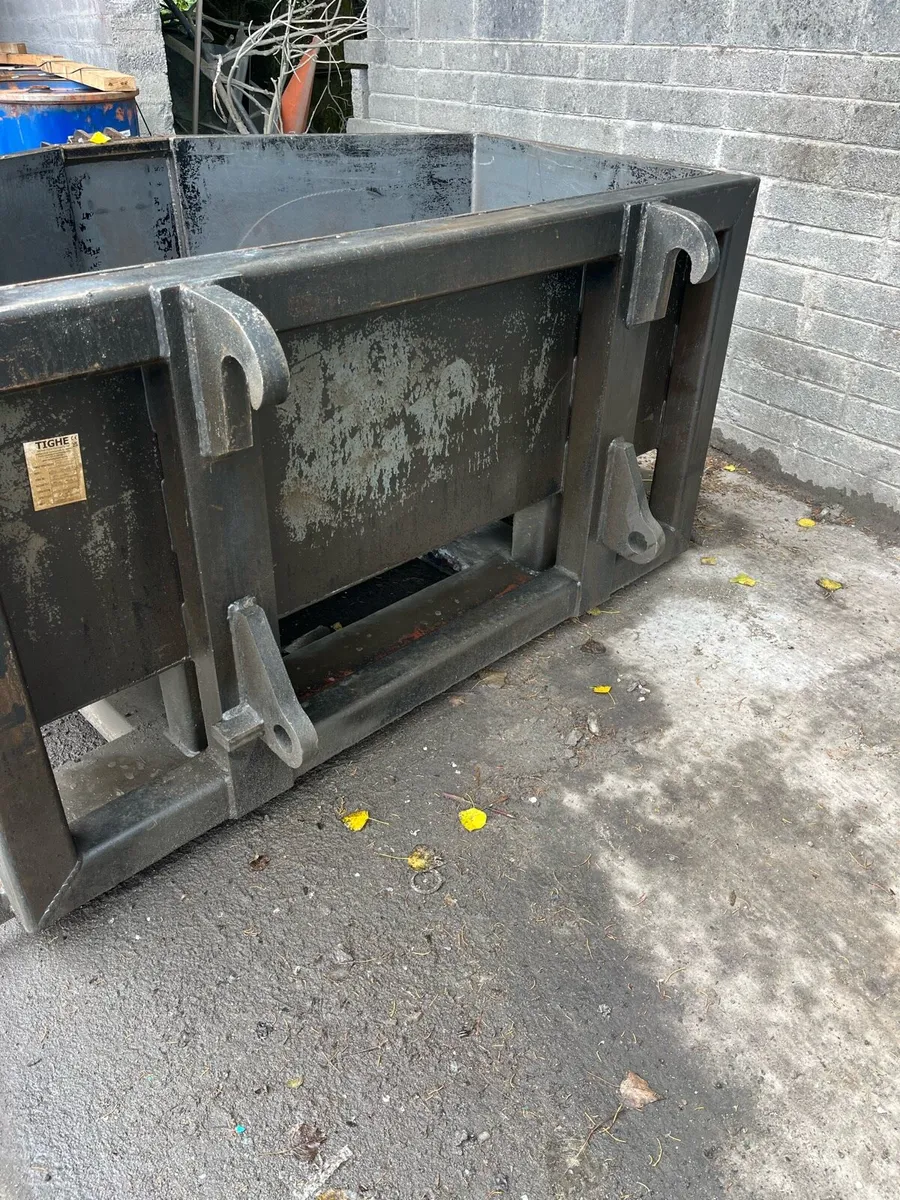 Concrete skip - Image 2