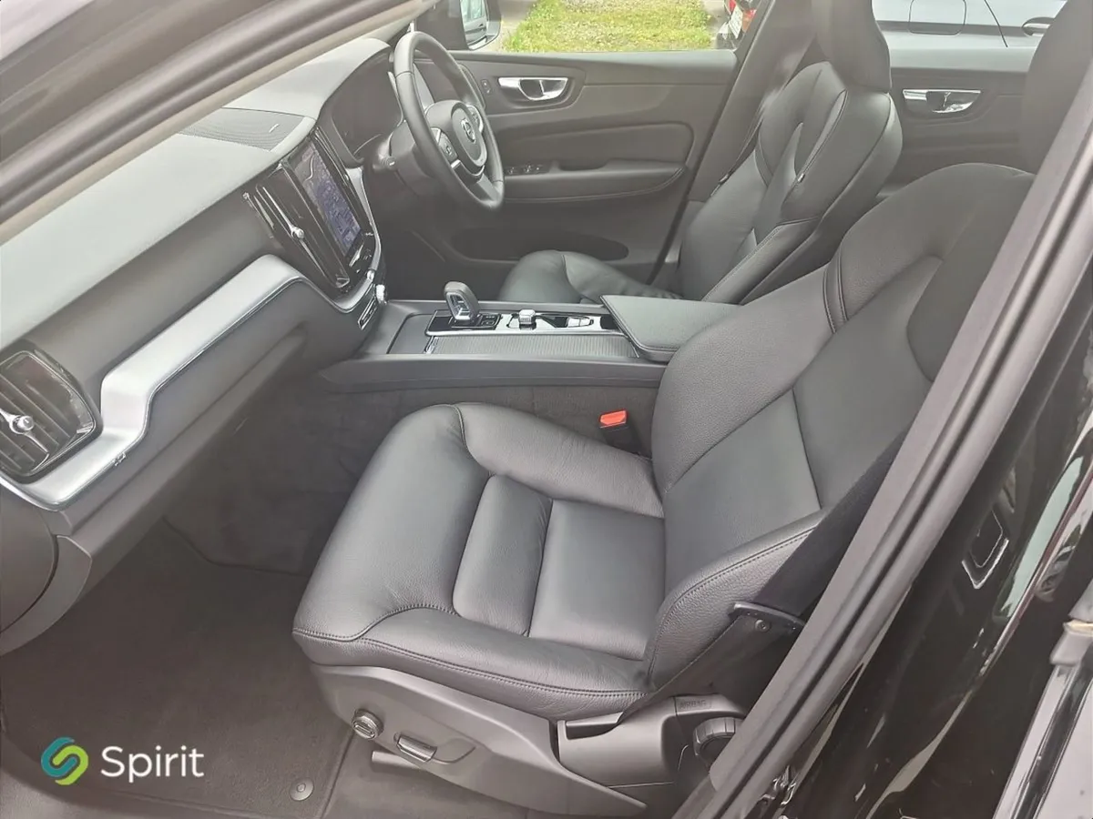 Volvo XC60 B4 190hp  mild Hybrid Diesel  Full Lea - Image 4