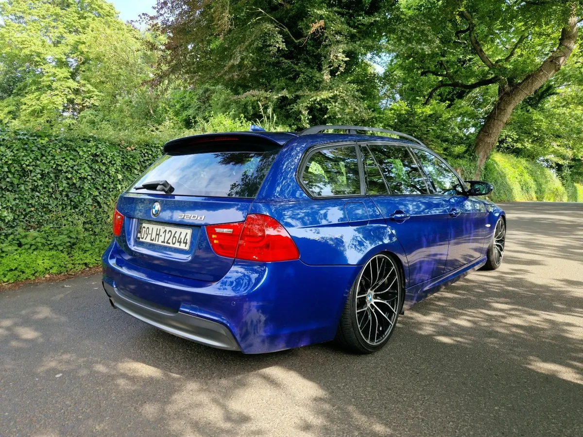 BMW 3-Series E91 2009 - Image 2