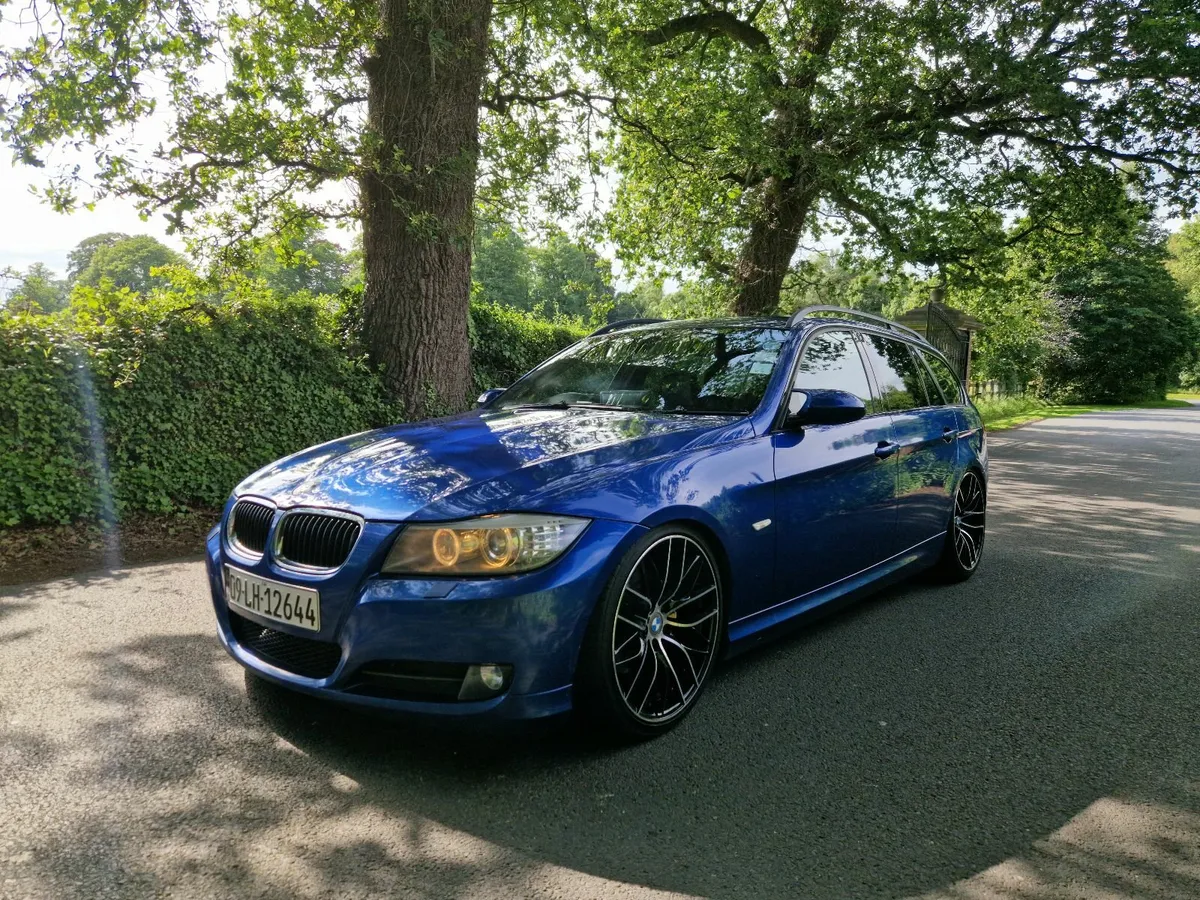 BMW 3-Series E91 2009 - Image 1