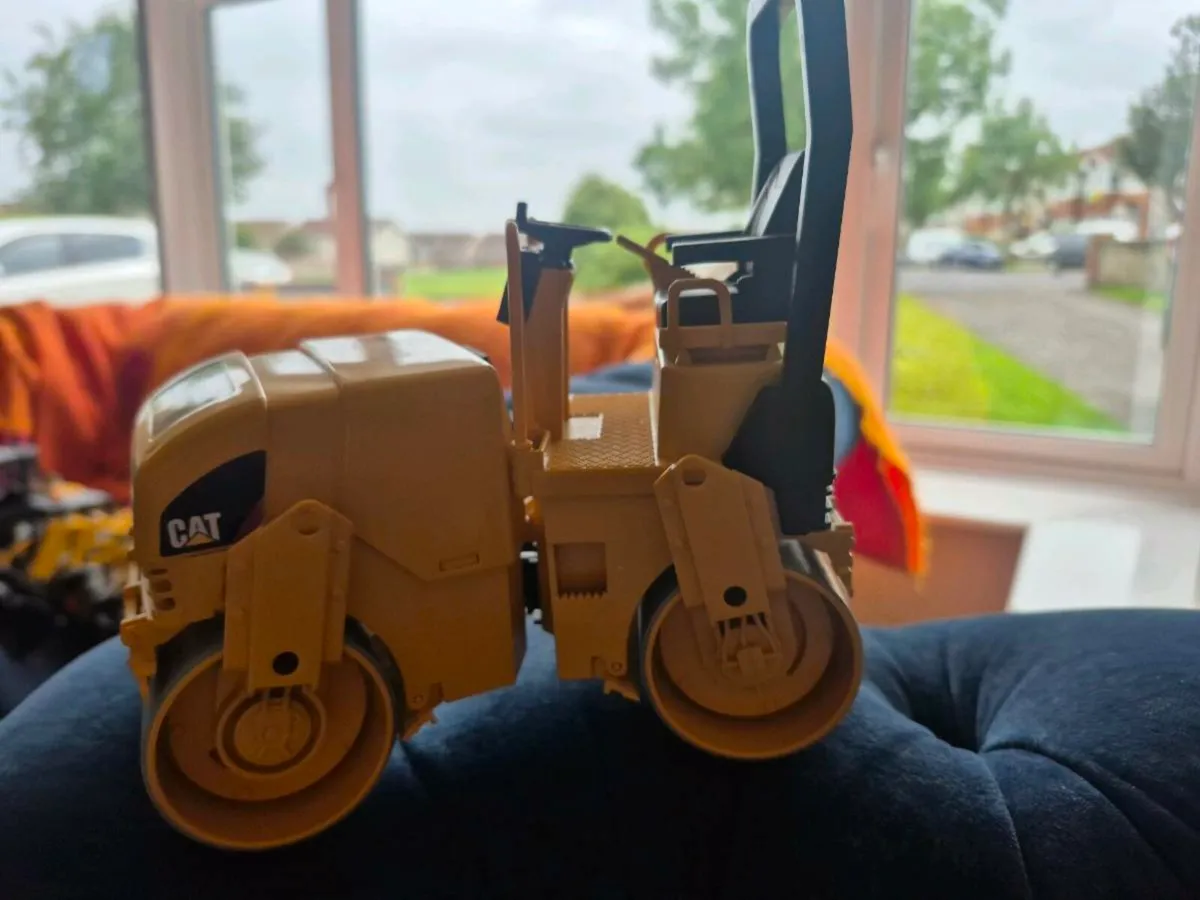 CAT & JCB toys - Image 2
