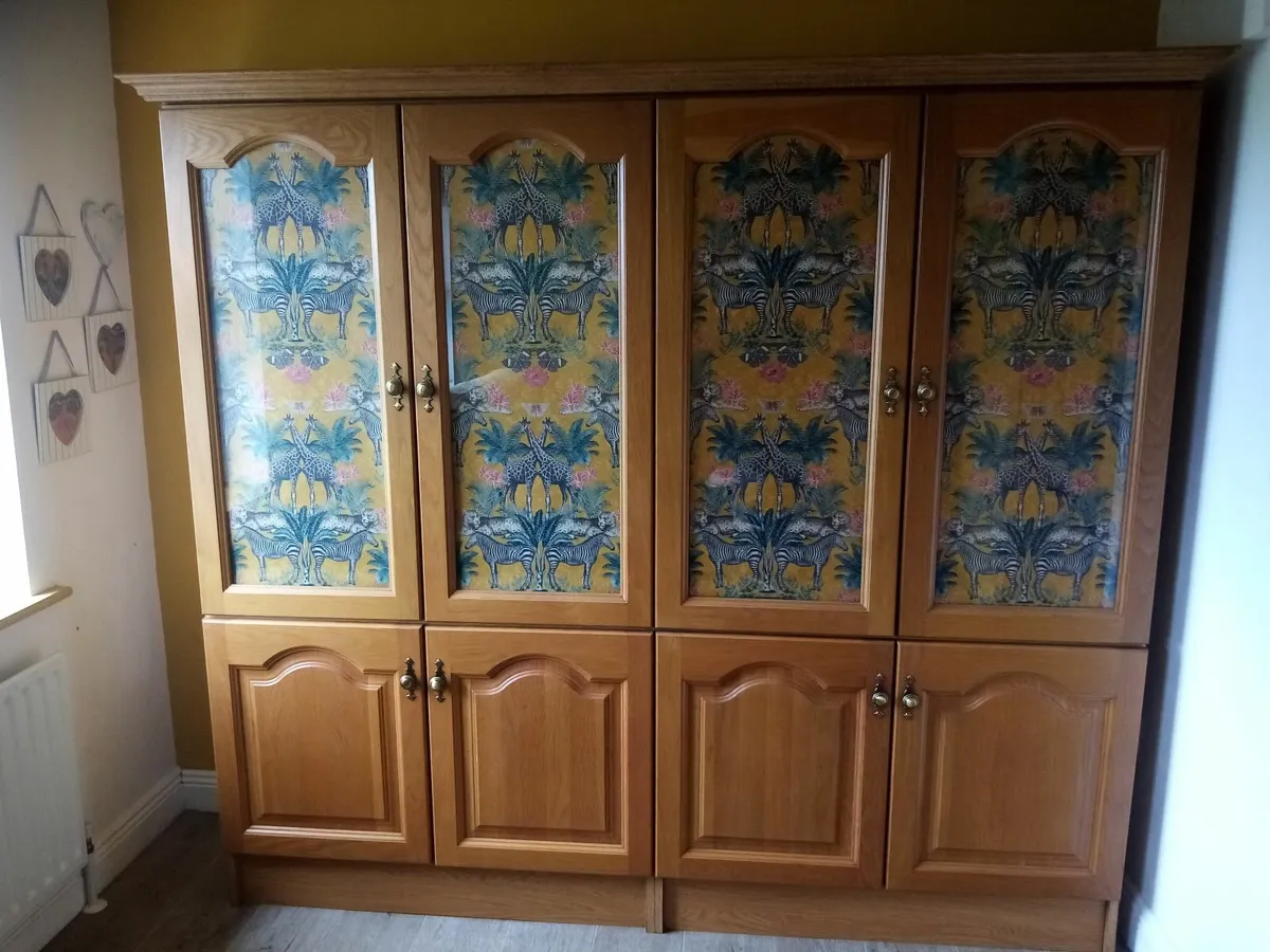 Large cabinet unit - Image 1