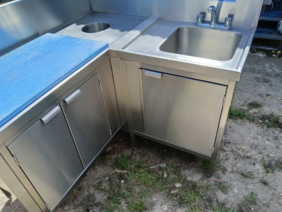 Stainless steel cabbinet /butchers /fish ... - Image 1