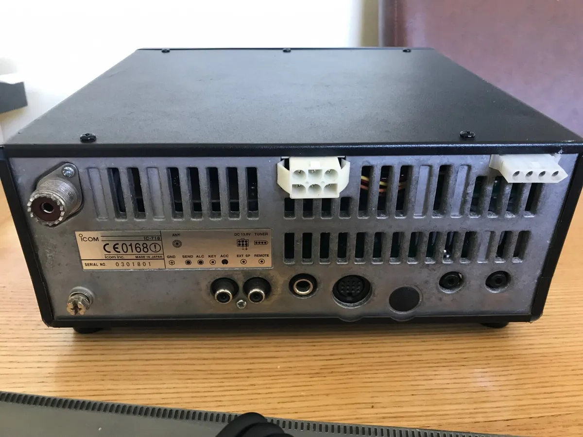 Icom IC-718 Ham Radio Transceiver - Image 3