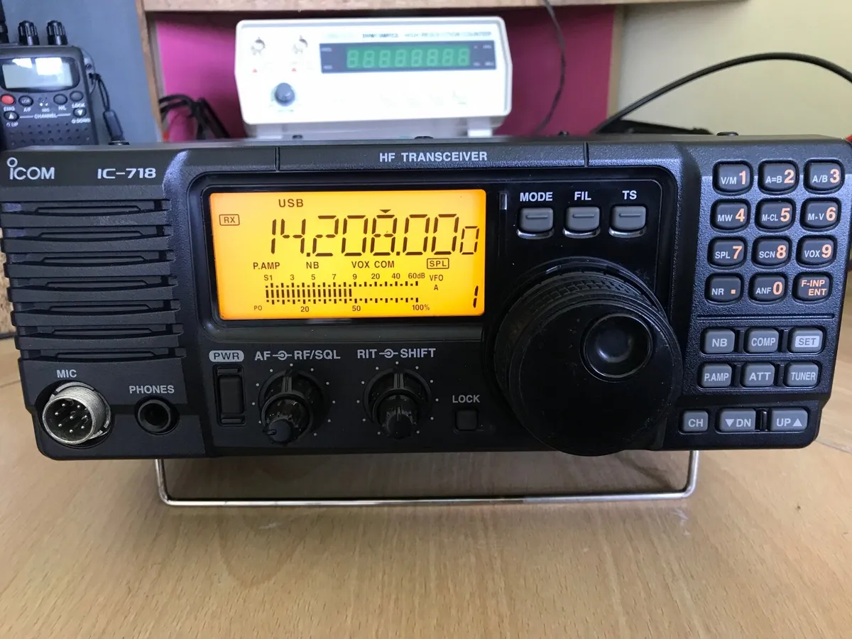 Icom IC-718 Ham Radio Transceiver - Image 4