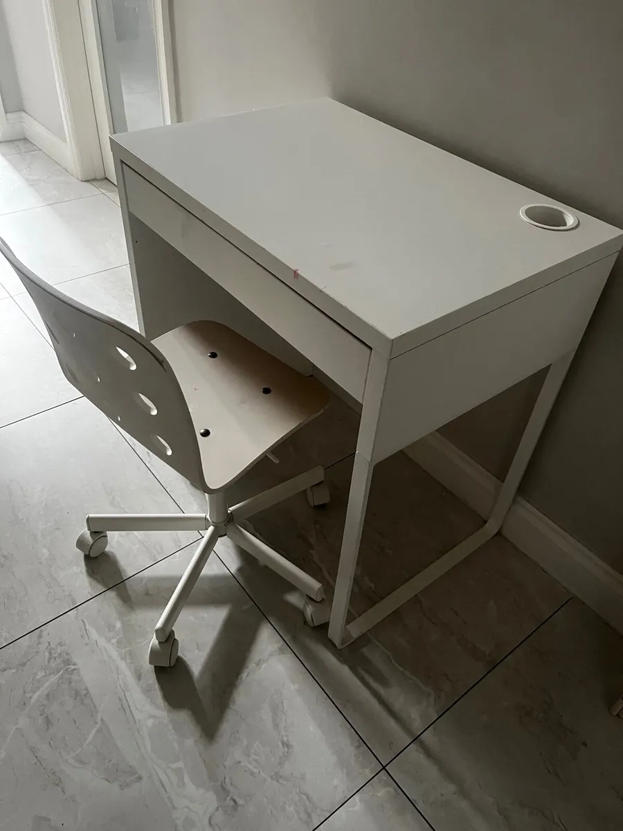 Kids Study desk with Chair. - Image 1