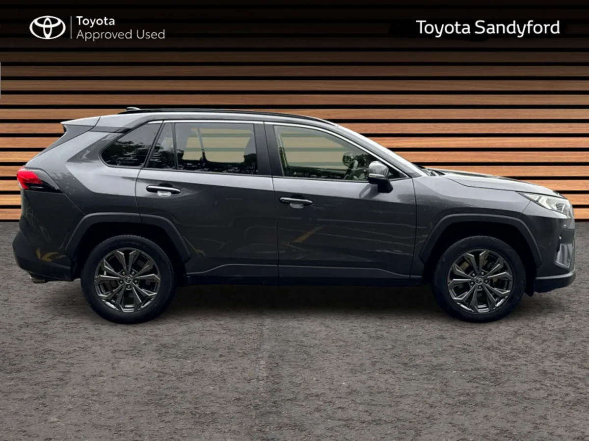 Toyota RAV4 HYBRID SOL AUTO // LEATHER HEATED SEAT - Image 3