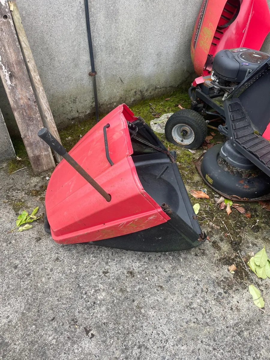 Ride on lawnmower - Image 2